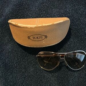 Tods aviator glasses.  Great condition. AUTHENTIC